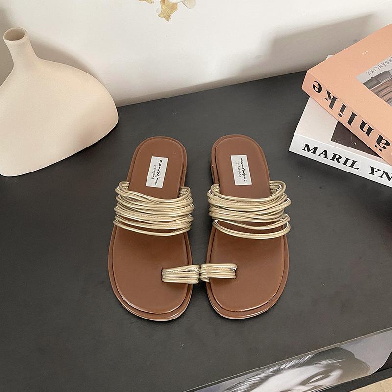 

Французский набор тапочек с плоской подошвой и открытым носком, маленькие крутые тапочки для женской летней носки, новинка 2025 года, супер огонь, нишевые, для пляжа, однословные шлепанцы 40 золотой