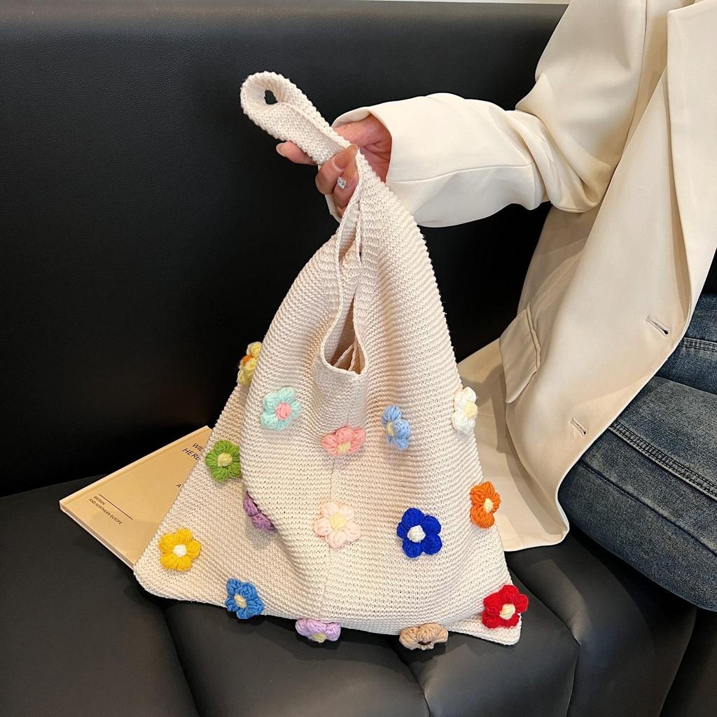 Women's 2025 Large Capacity Knit Flower Tote: Spring/Summer Beach & Commuting Bag