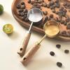 14ml Vergoldeter Edelstahl-Messlöffel mit Akazienholzgriff: Perfekt für Kaffee, Milchpulver & Backen.