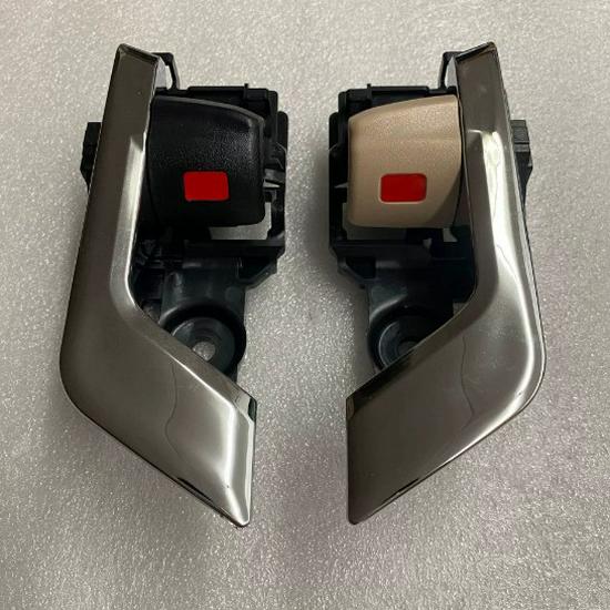 Compatible Interior Door Handle for Reiz 06-10/Highlander/New Crown (69206-0E020/69206-0N010)