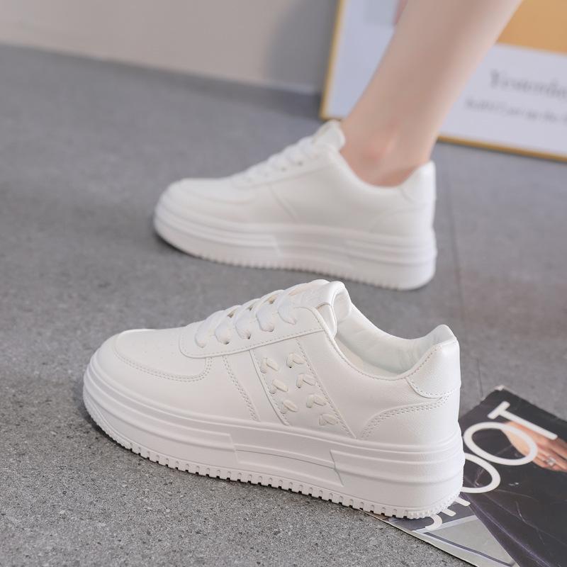 

Маленькие белые туфли женские осенние новые студенческие универсальные кожаные туфли корейской версии с одной педалью модные повседневные спортивные туфли для сноуборда 35 белый