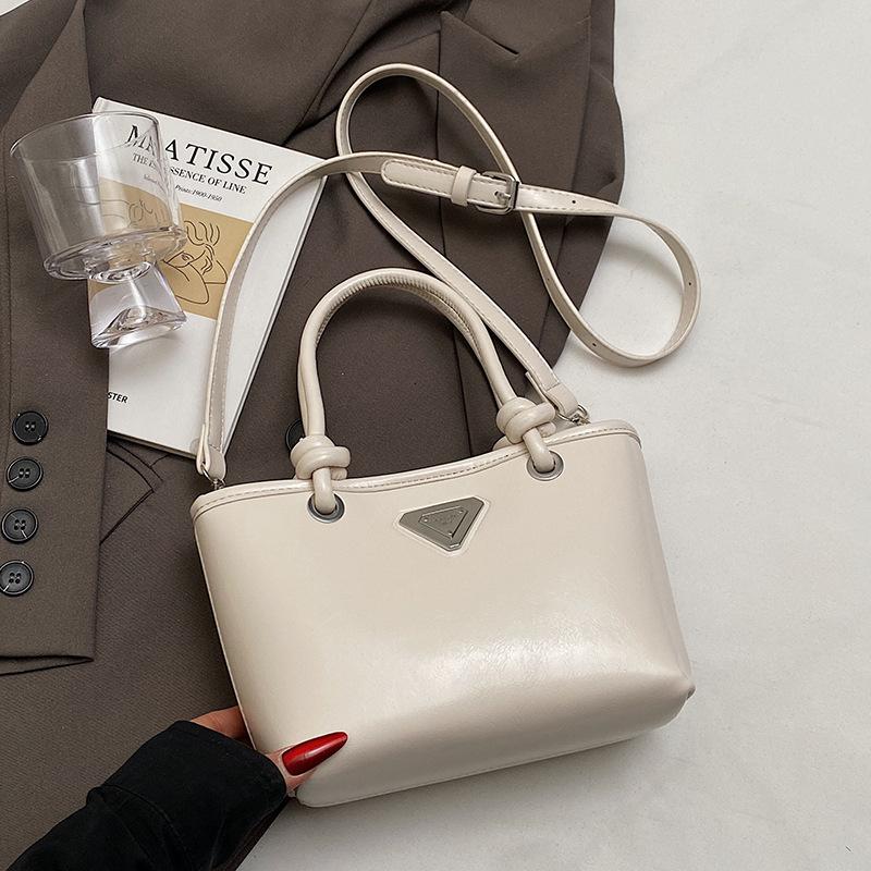 Hot Sale Korean Casual Premium Texture Portable Bucket Bag Simple Trend Fashion Commuter Messenger Bag Women