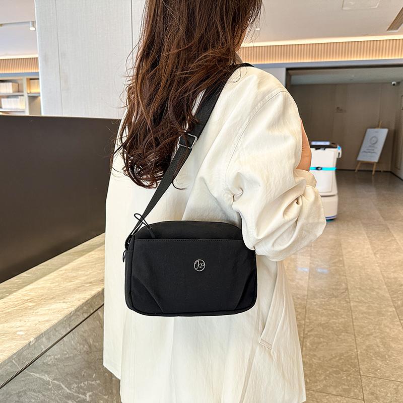 Large Capacity Nylon Messenger Bag – Waterproof Square Crossbody with Multi-Layers for Street Style & Travel