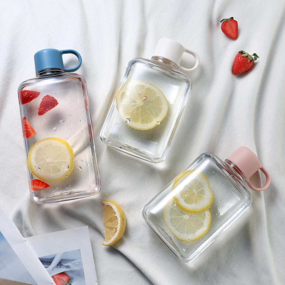 Garrafa de Água Quadrada Criativa em Tritan - Copo de Plástico Durável, Portátil e à Prova de Quedas para Beber Diretamente. Presente Perfeito do Tamanho de um Bolso!