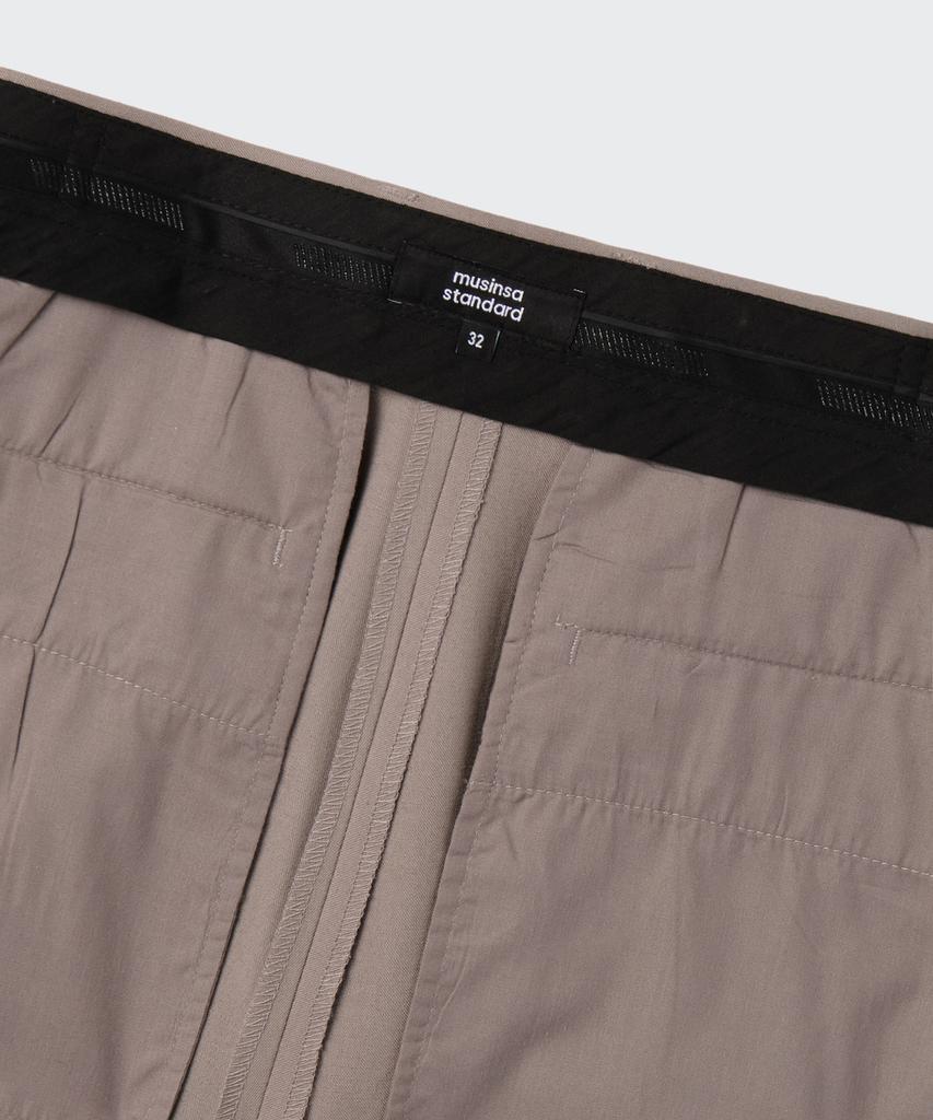 MUSINSA STANDARD One-Pleat Loose Tapered Hidden Banding Slacks [Grayish Beige]