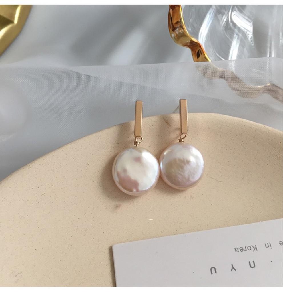 Natural Baroque freshwater pearl earrings femininity summer earrings gray design atmosphere stud earrings special-shaped disc