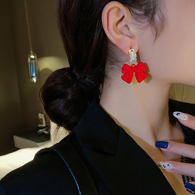 Orecchini pendenti con nodo a fiocco di cristallo di nuova moda per le donne Orecchini pendenti con zirconi a forma di cuore di perla rossa Regali di gioielli per festival di Capodanno di Natale