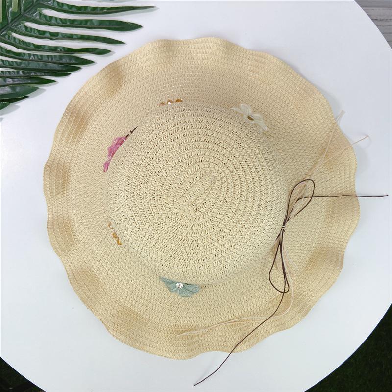 Straw hat wavy beach hat women's sun protection seaside big eaves hat sun hat spring and summer versatile sun hat wreath hat