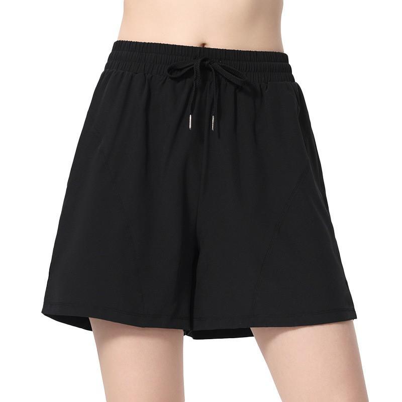 

Женские быстросохнущие утягивающие шорты для бега средней длины Small чёрный