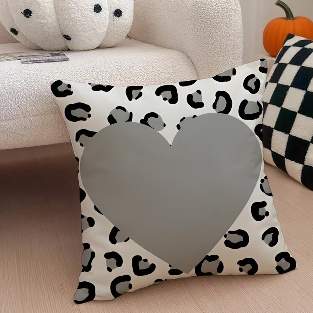 

LLeopard print snowflakes hearts Cushion Cover Throw Pillow Cover Hidden Button Durable Polyester Chair Cushion 30X30cm