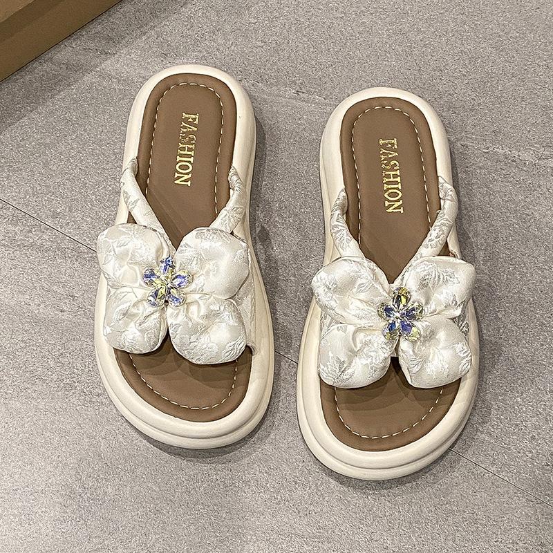 2025 summer new flower beach slippers women's summer wear seaside vacation with skirt thick-soled sandals