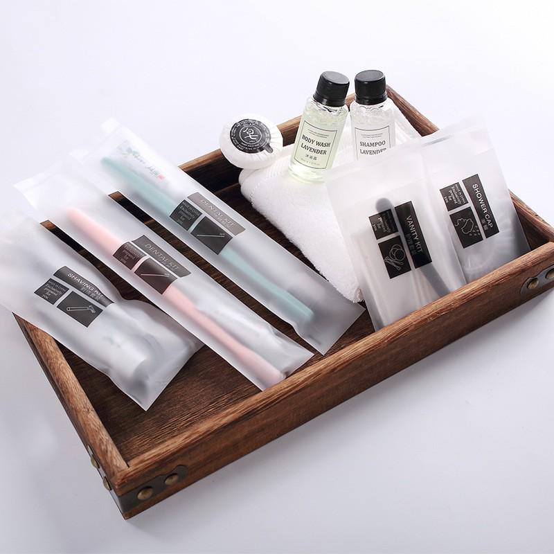 "Special Hotel Toiletries Set: Comb, Disposable Toothbrush with Toothpaste, Soft Bristles, Ideal for Homestays"