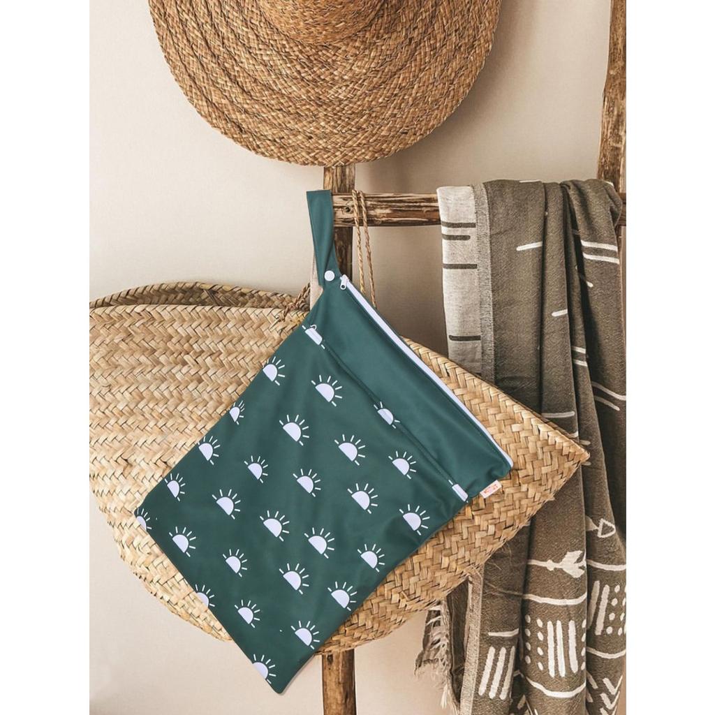 Waterproof Reusable Cloth Bag with Zipper Pocket and Handle - Fashionable Sun Burst Design, Suitable for Beaches, Swimming Pools, Gyms, Yoga