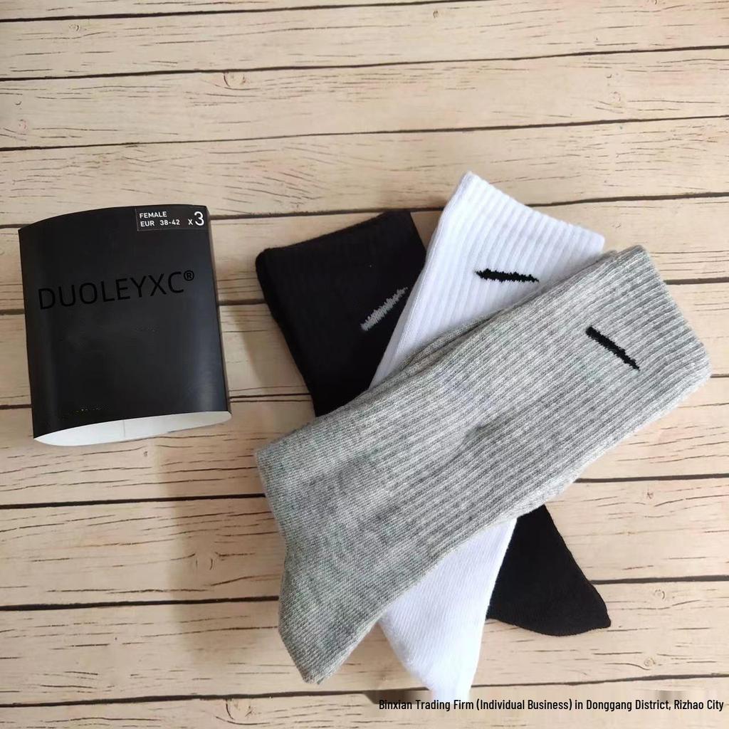 Suwanai Kester Black & White Mid-High Sports Socks - All Seasons