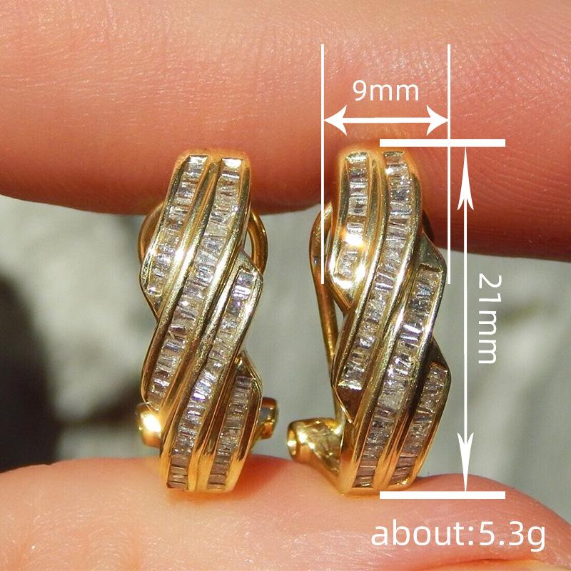 Design ear buckle women, fashionable French elegant niche jewelry, geometric stripes super