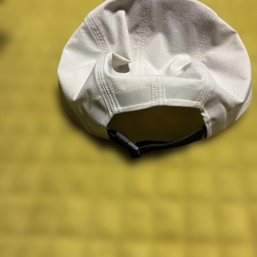 Used White Arc'teryx logo cap