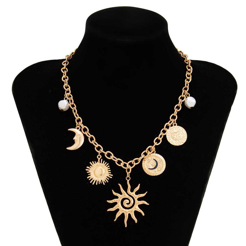 Vintage Metal Sun And Moon Pendant Necklace, High-End Niche Conch Scallop Shell Collarbone Chain