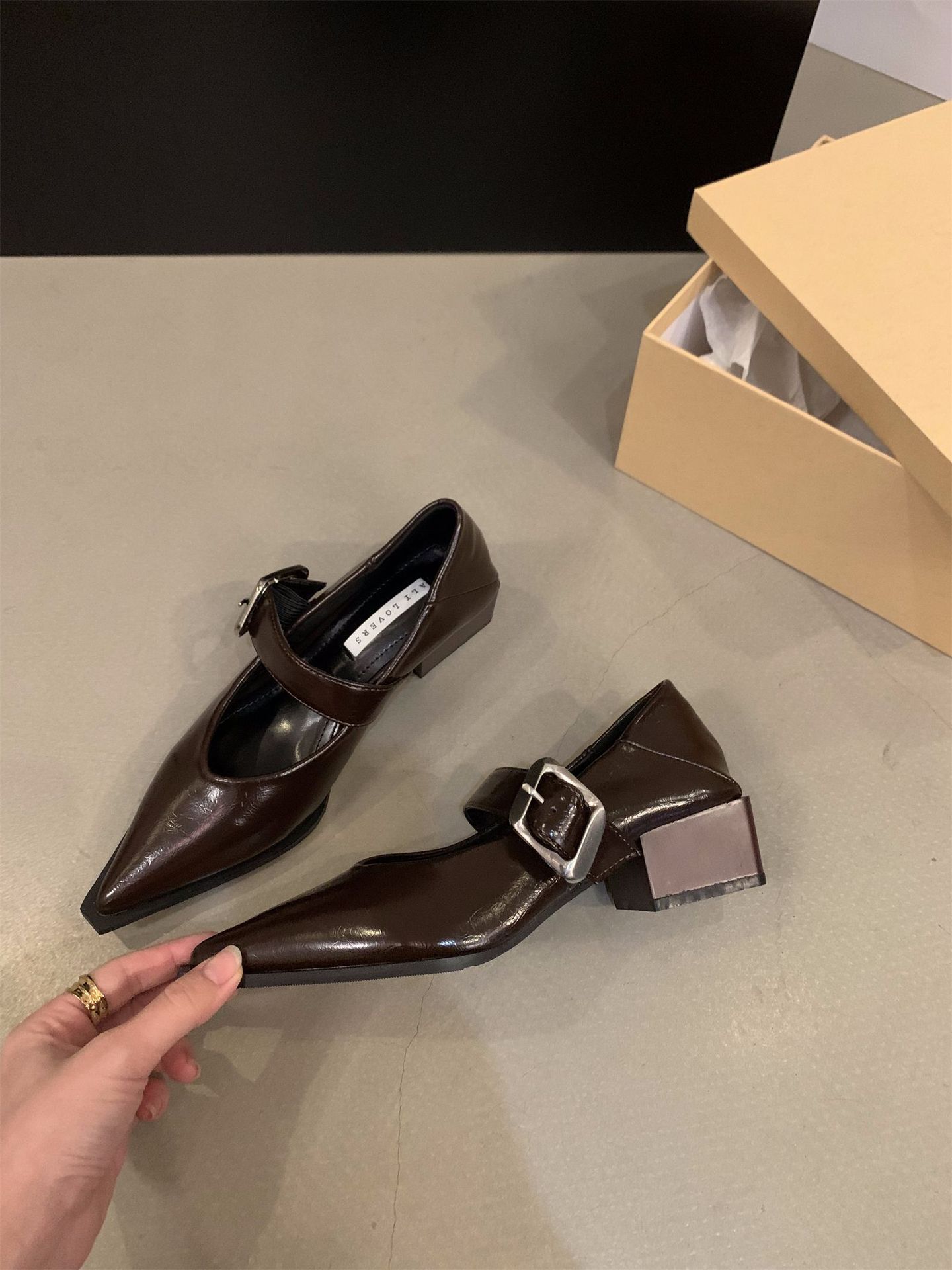 

Французские черные туфли-лодочки женские туфли 2025 новая весна, осень и зима средний и высокий каблук вечерние туфли Мэри Джейн маленькие кожаные туфли 40 коричневый