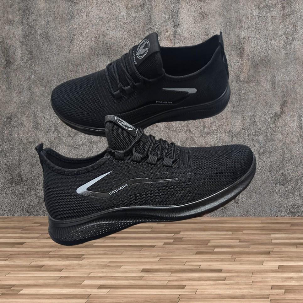 Men's Plus Size Mesh Breathable Sports Shoes: Lightweight, Non-slip, Wear-resistant, for Outdoor Spring/Summer Casual Wear.