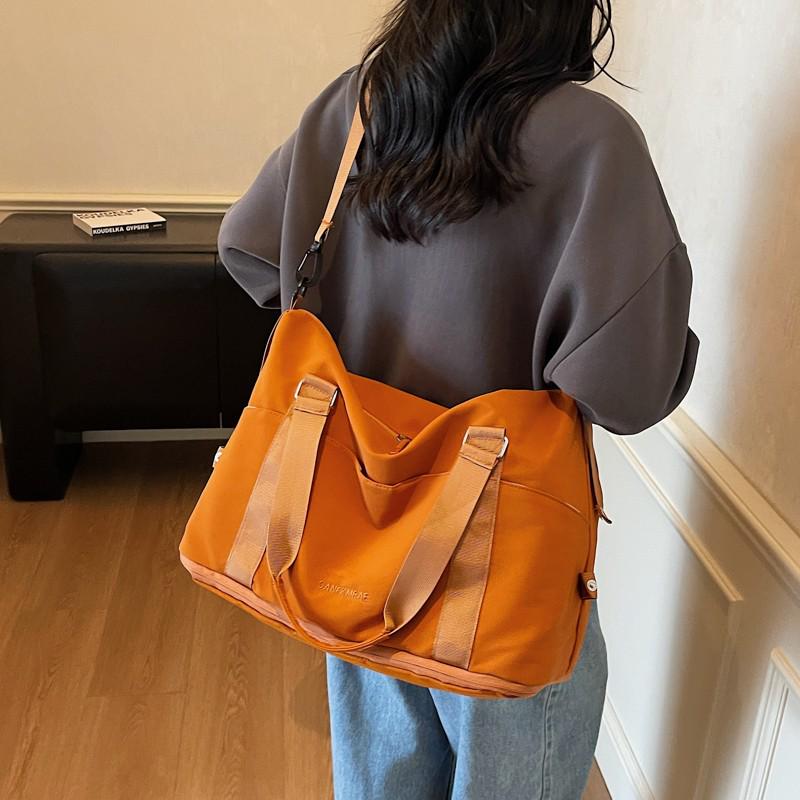 

Large Capacity Sports Bag with Dry/Wet Separation - Durable and Stylish for Casual or Travel Use 20-35L коричневый