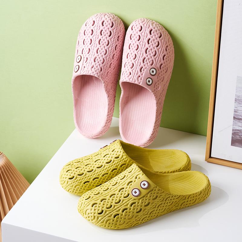 Spring and Summer Popular Hole Shoes Female Korean Version Students Wear Non-slip and Comfortable Hollow Breathable Slippers Outside the Home