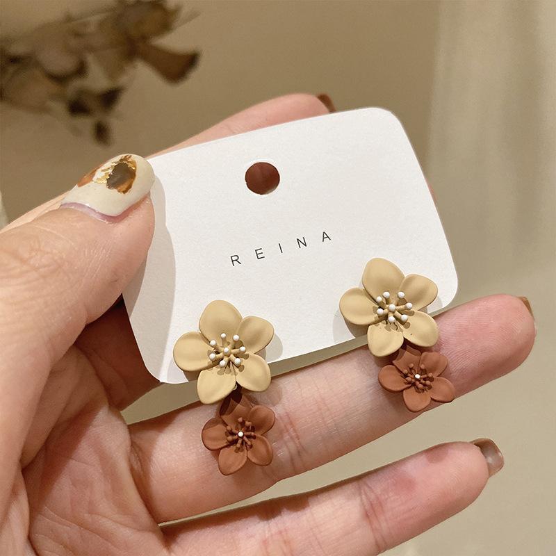 1 Pair Elegant Floral Stud Earrings, Alloy Mixed Color Beige & Brown, Versatile for Casual/Parties/Birthdays/Gifts, for Teenager 15+ Years