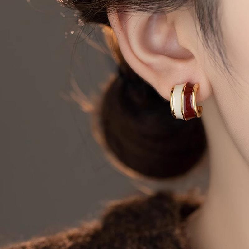 2025 Vintage Style Wine Red Contrasting Half Circle Enamel Earrings For Womens Elegant Temperament Jewelry Christmas Accessorise