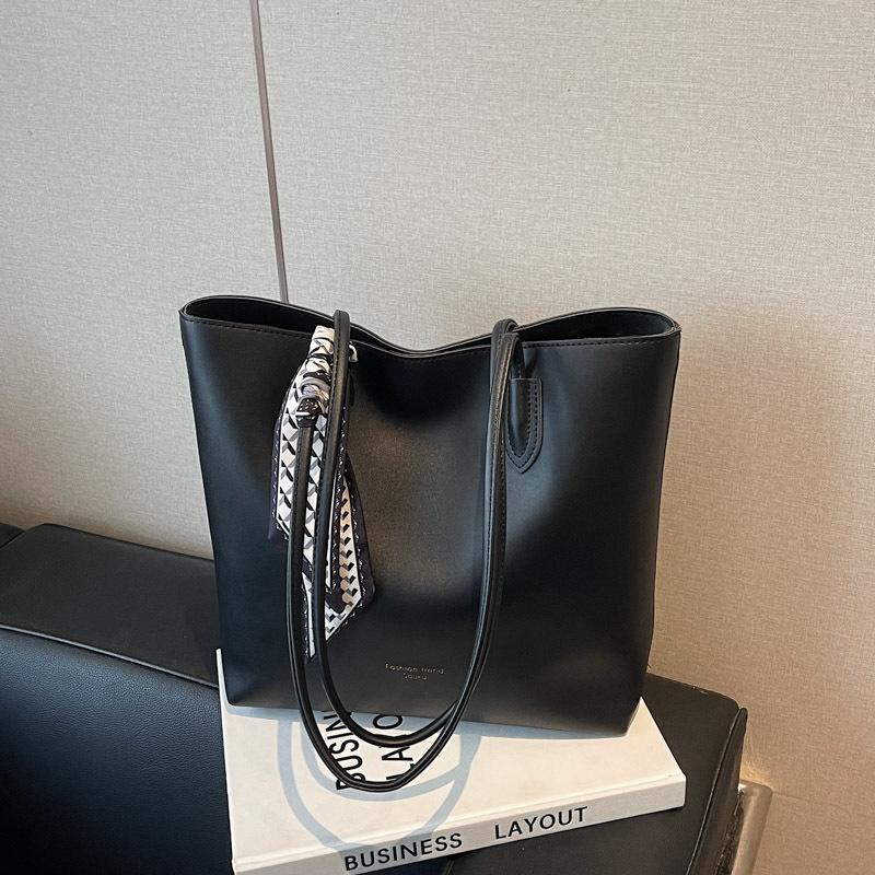 

Premium texture retro large-capacity bag women s new commuter shoulder bag college student tote bag чёрный