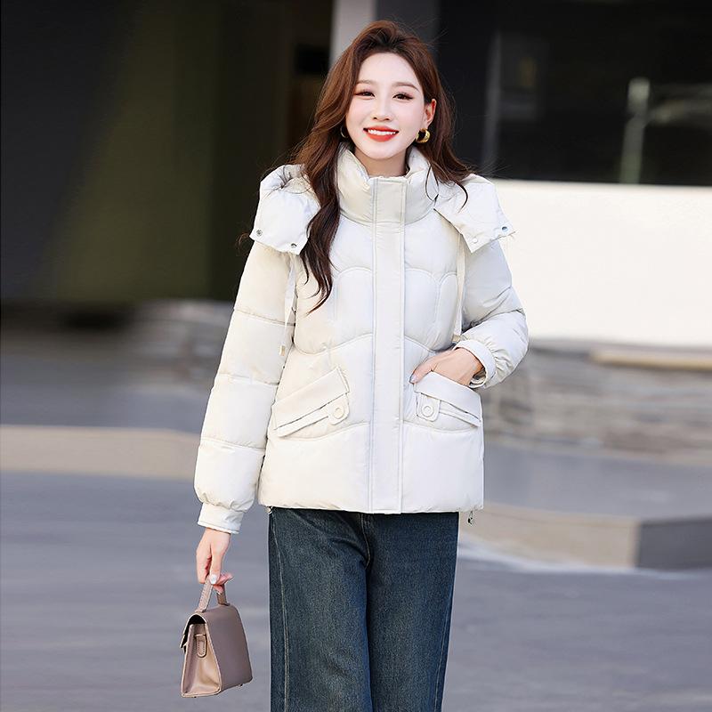 Zimní 2025 bavlněná bunda dámská krátká volná zateplená péřová bavlněná bunda módní zateplená teplá bavlněná bunda s kapucí
