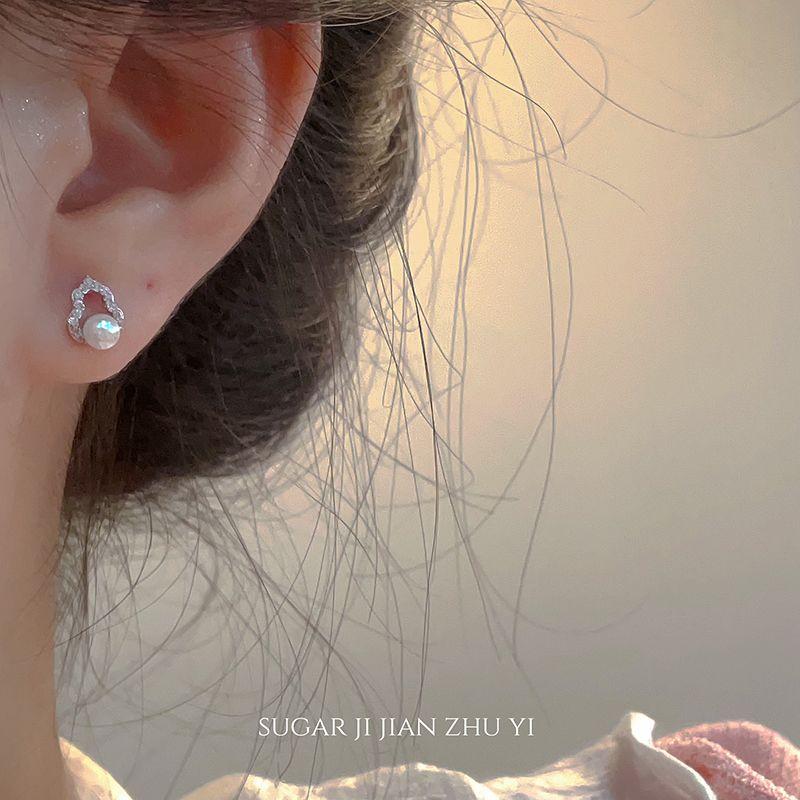 

Sugar Compact Mini Gourd Pearl Stud Earrings Niche Design Commuter s All-Matching Earrings for Women 2024 New Arrival Silver