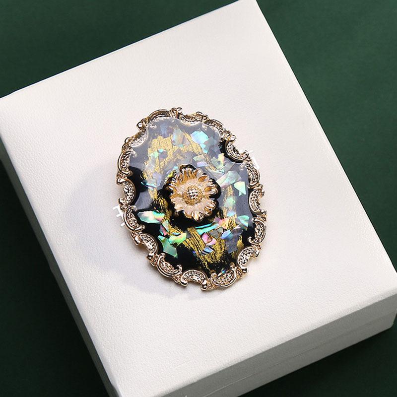 Court Brooch, Retro Sunflower Photo Frame, Corsage, High-end Deep-sea Shell Embossed Brooch