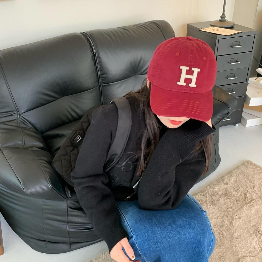 Classic Soft Design Top Baseball Cap For Men And Women Available In Multiple Colors