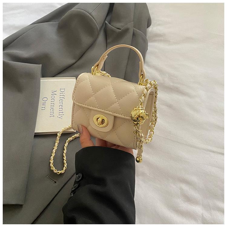 

2025 новая цепочка маленький ароматный ветер маленькая квадратная сумка французский нишевый дизайн сумка с бриллиантами модная на плечо мессенджер женская сумка