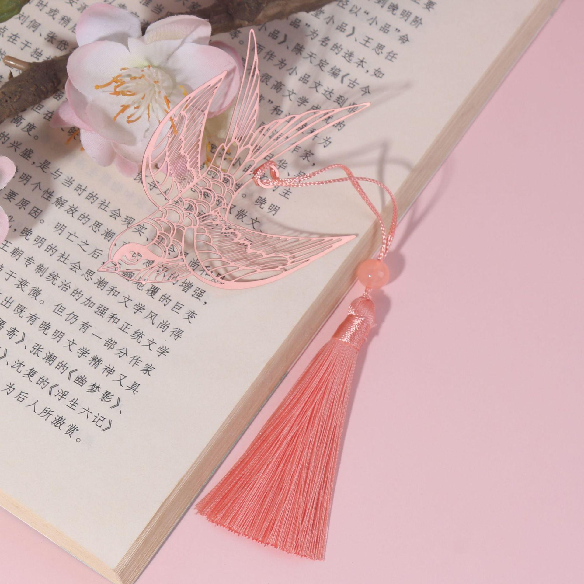 

Изысканные полые металлические закладки для книг в форме листа золотого цвета с прожилками лотоса, закладки для книг с кисточками, канцелярские принадлежности для чтения для студентов