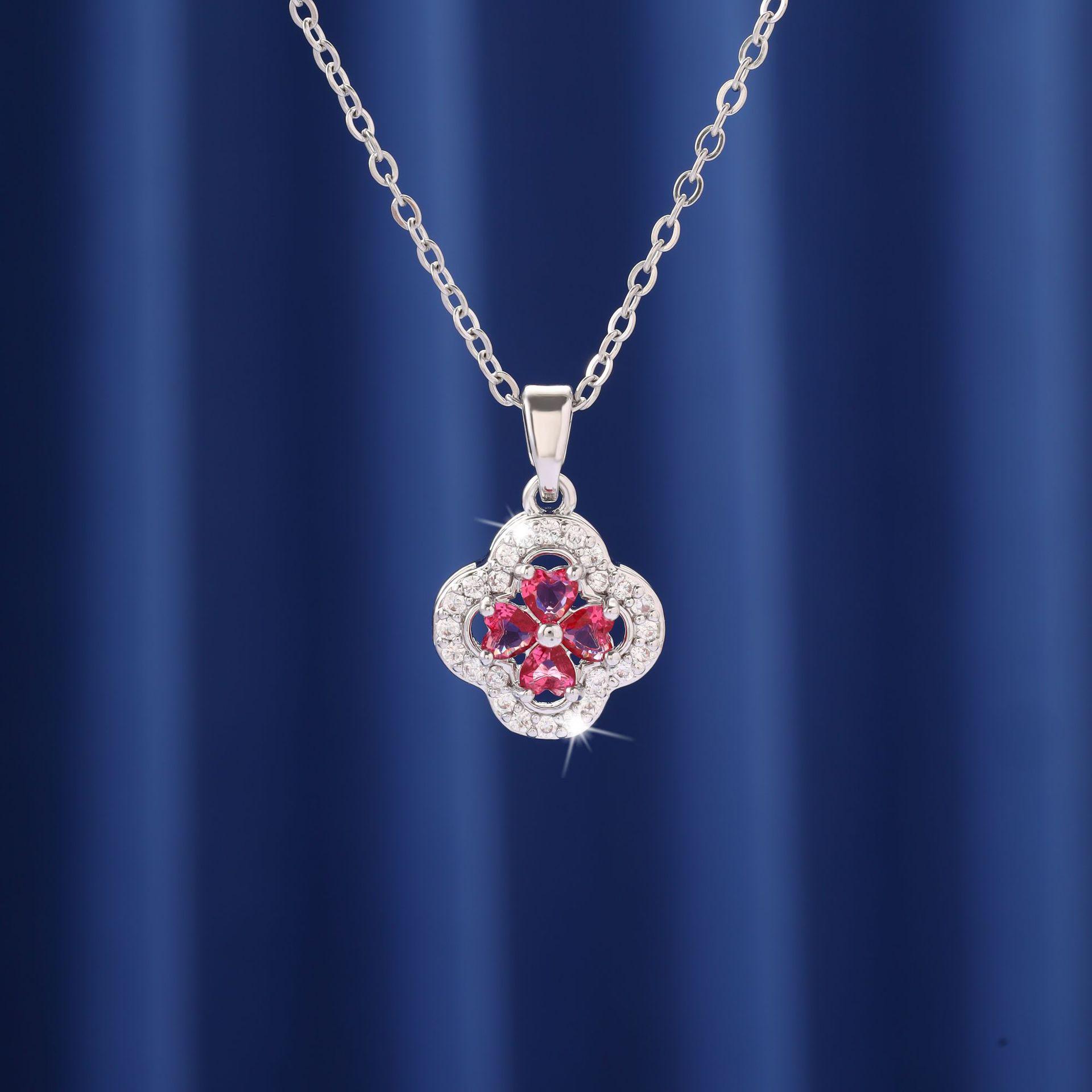 Изысканное ожерелье с вырезанным четырехлистником и цирконием для женщин - Универсальное и шикарное