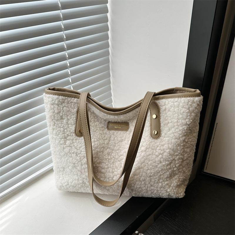 Simple and Large-capacity Furry Tote Bag 2025 New Autumn and Winter Fashion Furry Commuter Bag Versatile Shoulder Bag