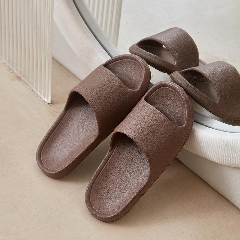 

Men s & Women s Non-Slip Soft-Soled Indoor/Outdoor Slippers for Home & Bathroom. 40-41 темно-коричневого кольору