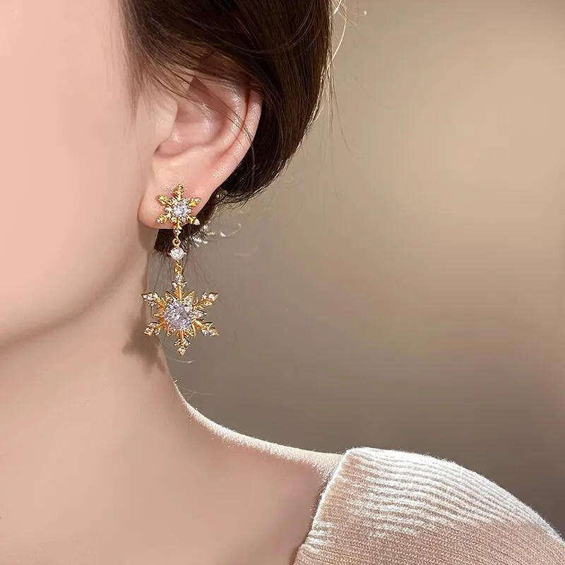 New Shiny Snowflake Earrings for Women Unique Imitation Pearl Long Chain Rhinestone Retro Pendant Earrings Fashionable Jewelry