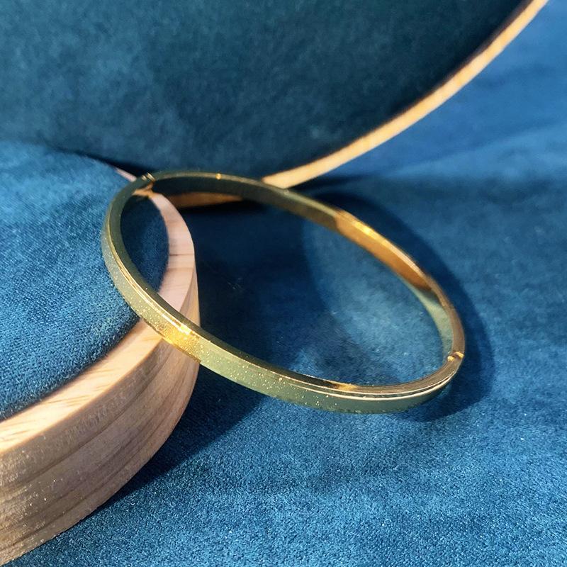 Fashionable and Simple Ultra-thin Bracelet for Women, New Versatile Buckle Hand Jewelry Bracelet 17CM
