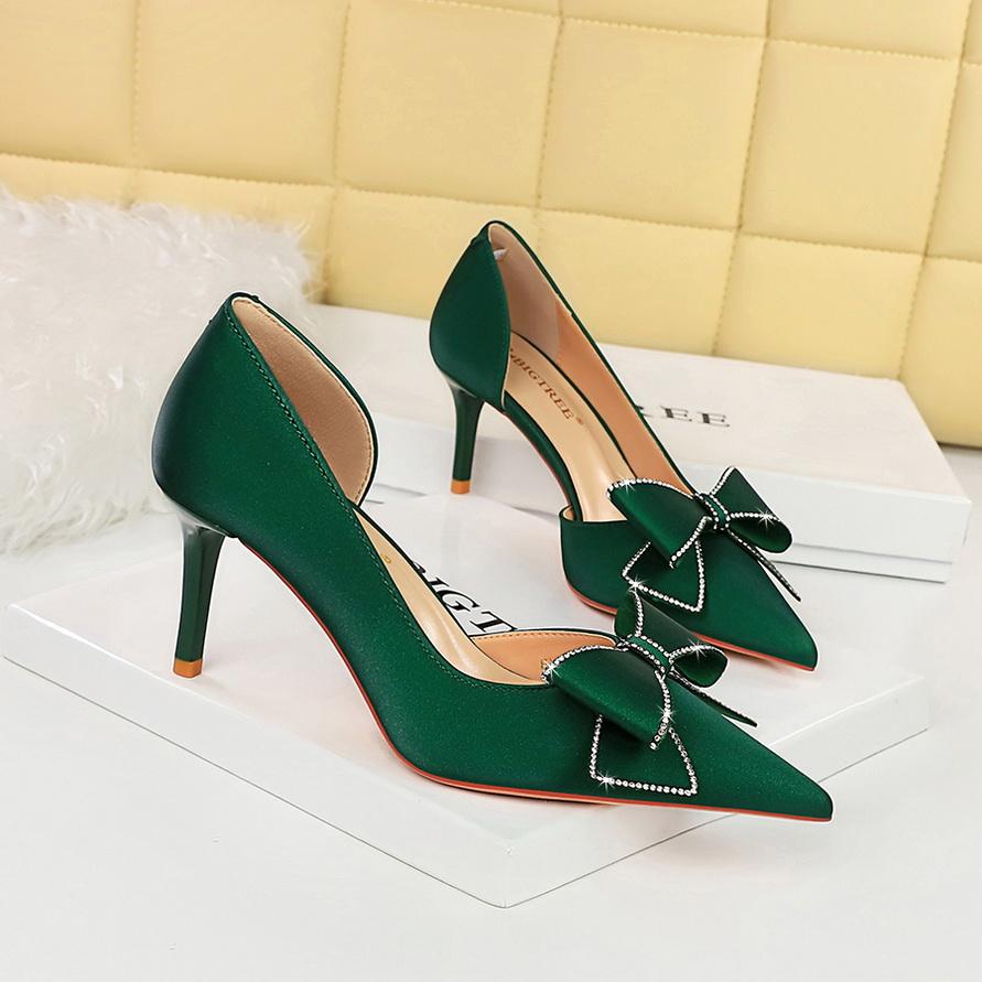 Женские туфли на высоком и тонком каблуке — фото 11