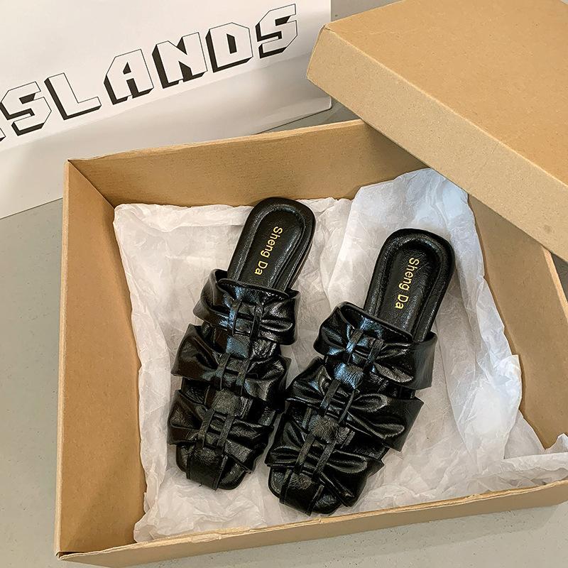 2025 French bag head half slippers women's summer wear new pleated Mueller women's shoes one-pedal low-heeled slippers