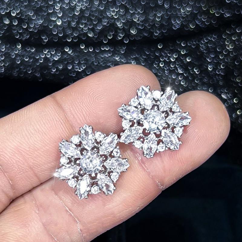 Winter hot sale all-white diamond horse eye flower stud earrings exquisite versatile earrings