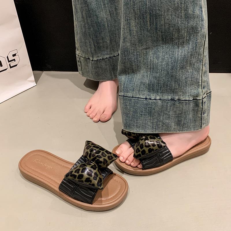Bow Slippers Women's New Summer Leopard Print Versatile Flat Bottom Non-slip Outer Wear Schoolgirl Fashion Thick Bottom Sandals