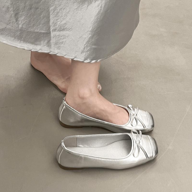 

Gentle thick heel high heels small fragrant wind shallow mouth new Chinese single shoes spring and summer French women s shoes medium heel one pedal 35