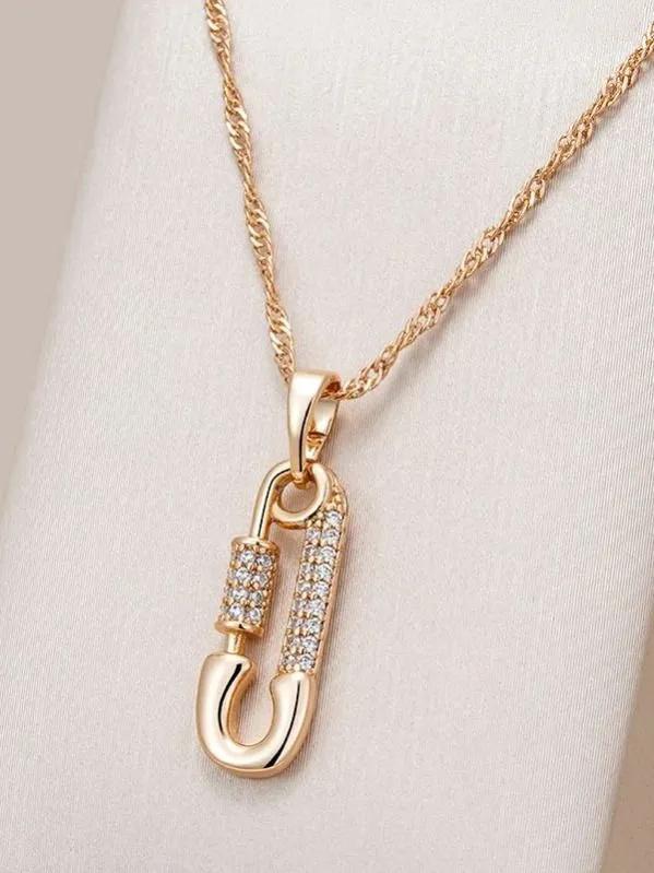 Handcrafted Carabiner Pendant Necklace with Crystal Accents Stylish Unique Design Durable Chain for Everyday Wear and Layering Accessories