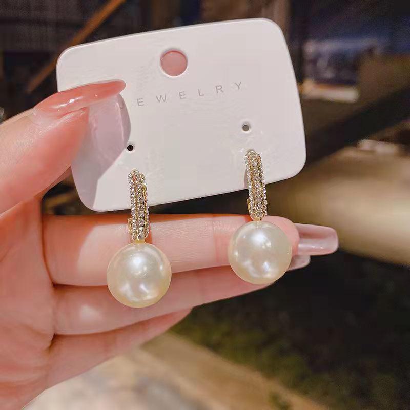 Korean Elegant Pearl Stud Earrings for Women: Versatile, High-Class Style Jewelry
