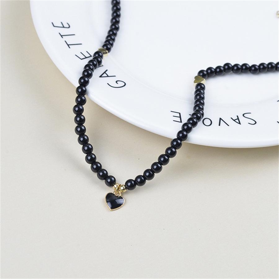 Elegant Black Pearl Necklace with Heart Pendant - Fashionable Clavicle Chain for Women