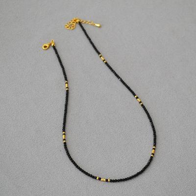 Elegante Simples Brilhante Multifacetado Espinélio Preto Pequenas Contas de Ouro Contas Extremamente Fina Curta Corrente de Temperamento Feminina