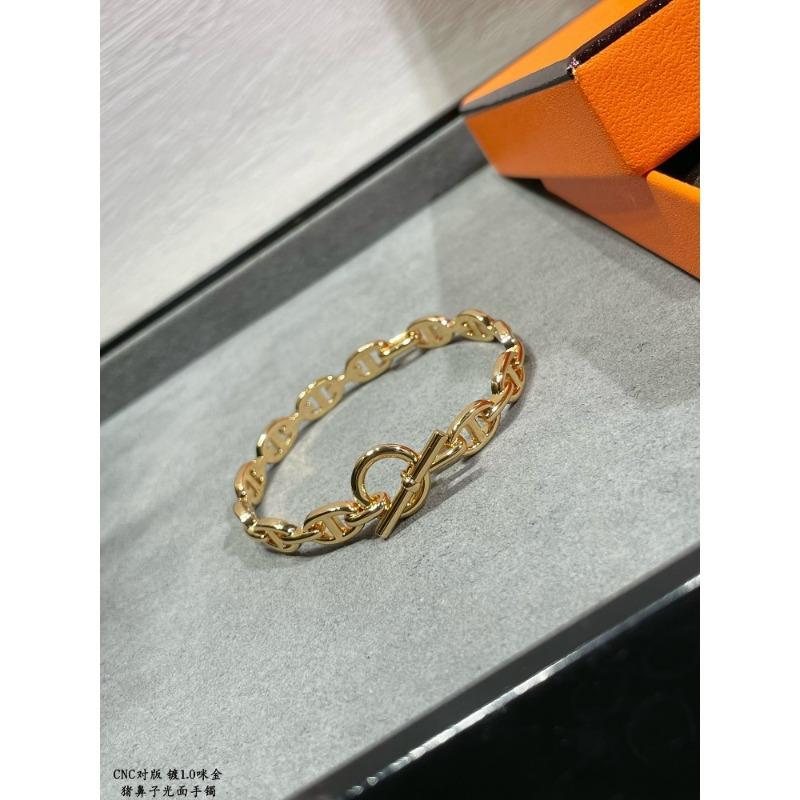 

V Золотий Висока Версія Сім я Айма Порожнистий Браслет-Свиняче Рильце Універсальний Європейський та Американський Стиль Позолочений 18-каратним Золотом Браслет з Ромбом H [v gold]