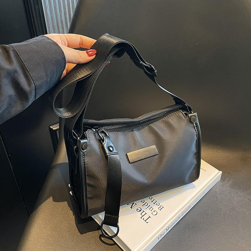 

Широкий плечевой ремень Оксфордская ткань наплечная сумка сумка-мессенджер женская 2025 новая модная универсальная трендовая крутая нейлоновая маленькая квадратная сумка серый